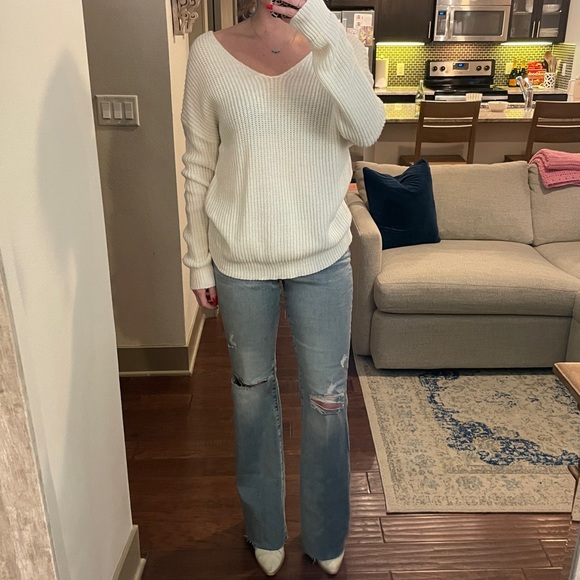 Love Tree Sweaters - Love Tree Women's White Cozy V-Neck Sweater, Open Back (Medium)